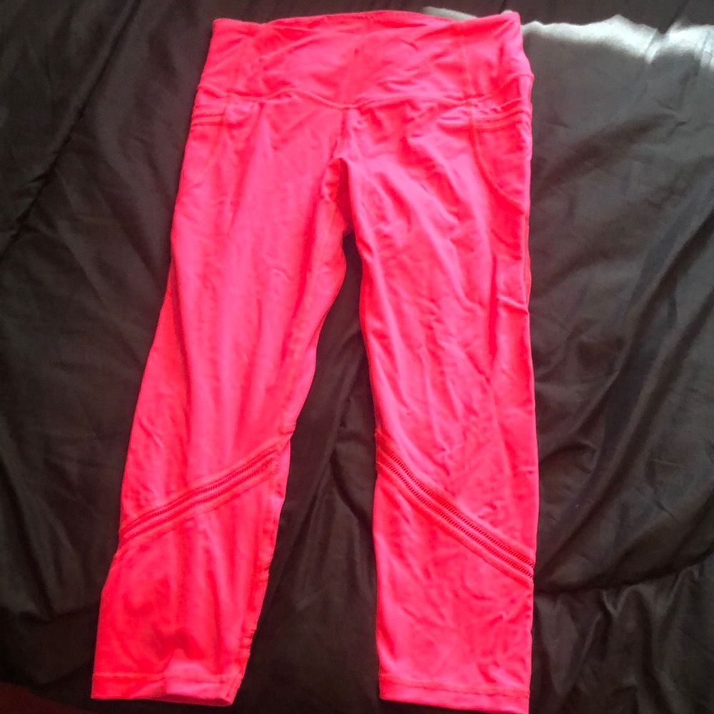 Victoria’s Secret sports hot pink capris